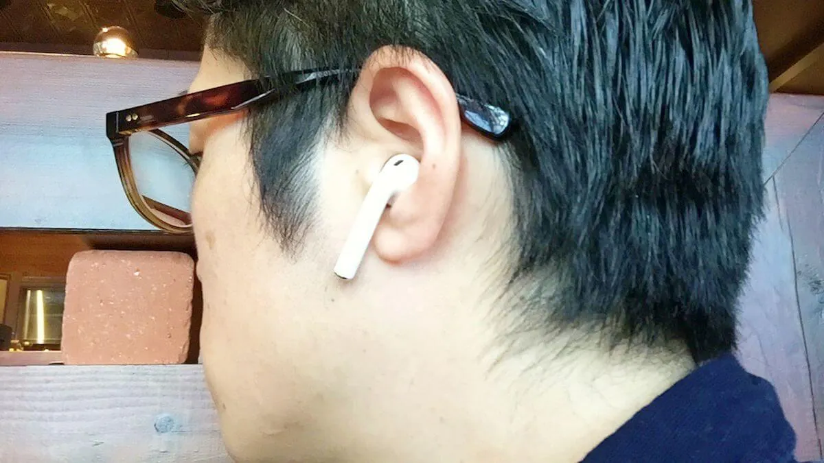 airpodsを装着した様子