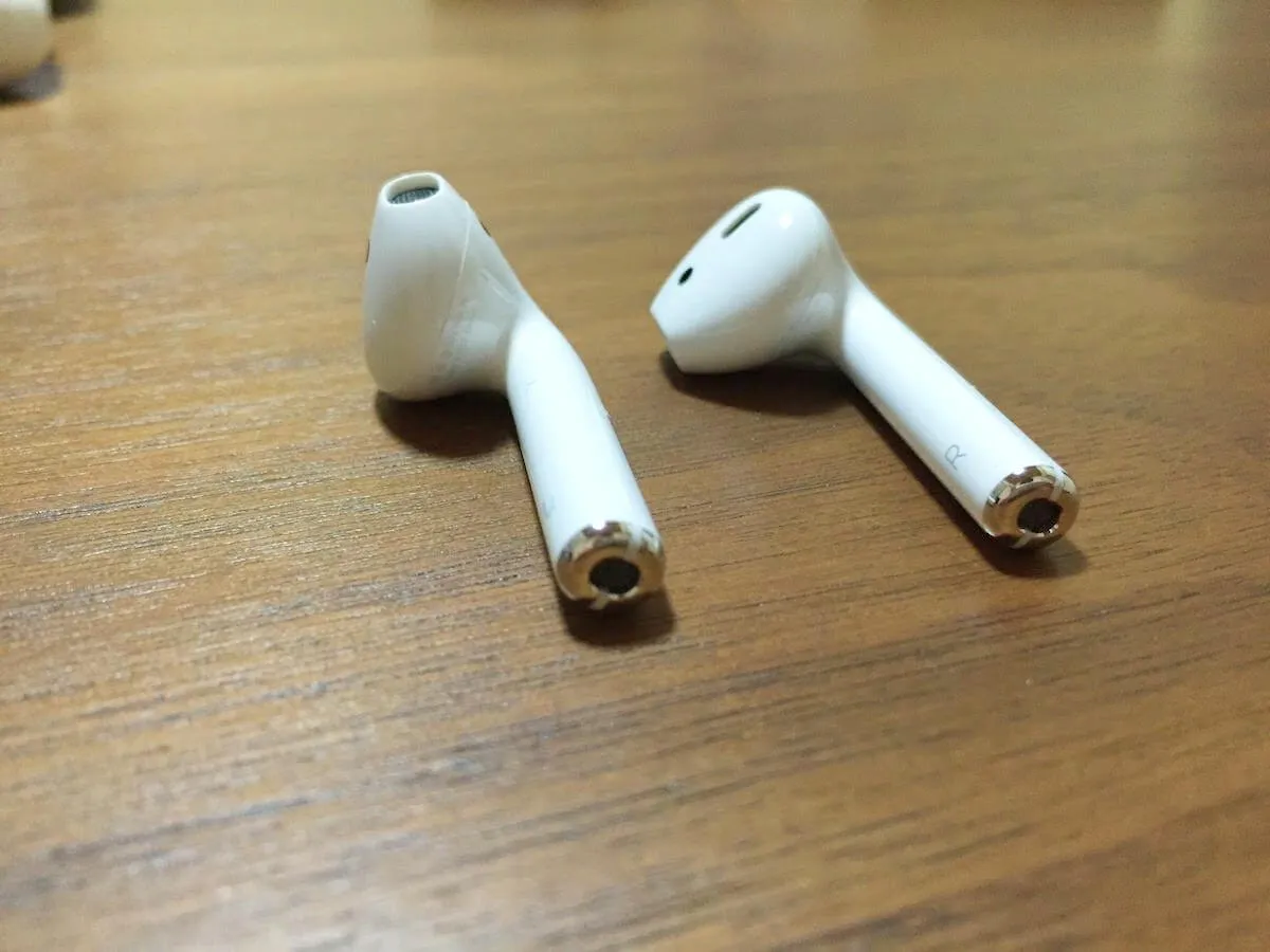 airpodsのマイクの写真