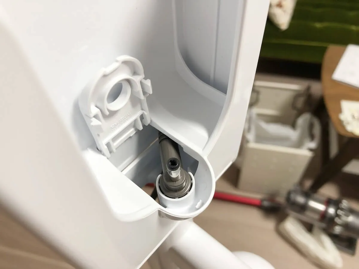 ダイソンの充電端子を寝かせて取り付ける