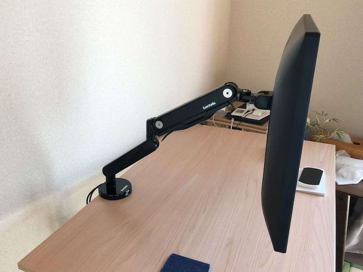 モニターアームの強度を示した写真