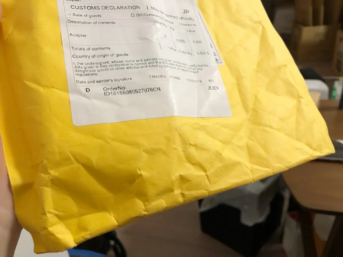 海外から届いたUSB-Cアダプター