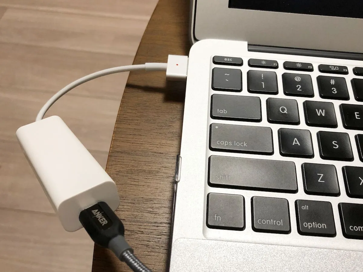 magsafe2とusb-cをつなぐアダプター