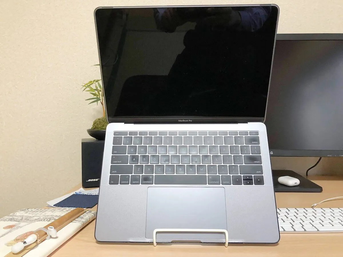 ノートパソコンを垂直にする