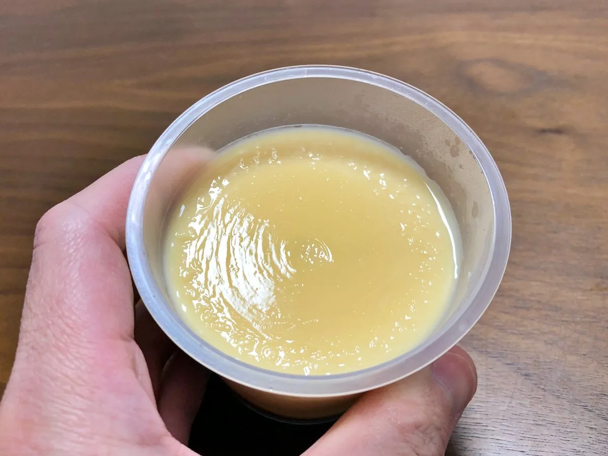 成城石井のプリンの表面が光る