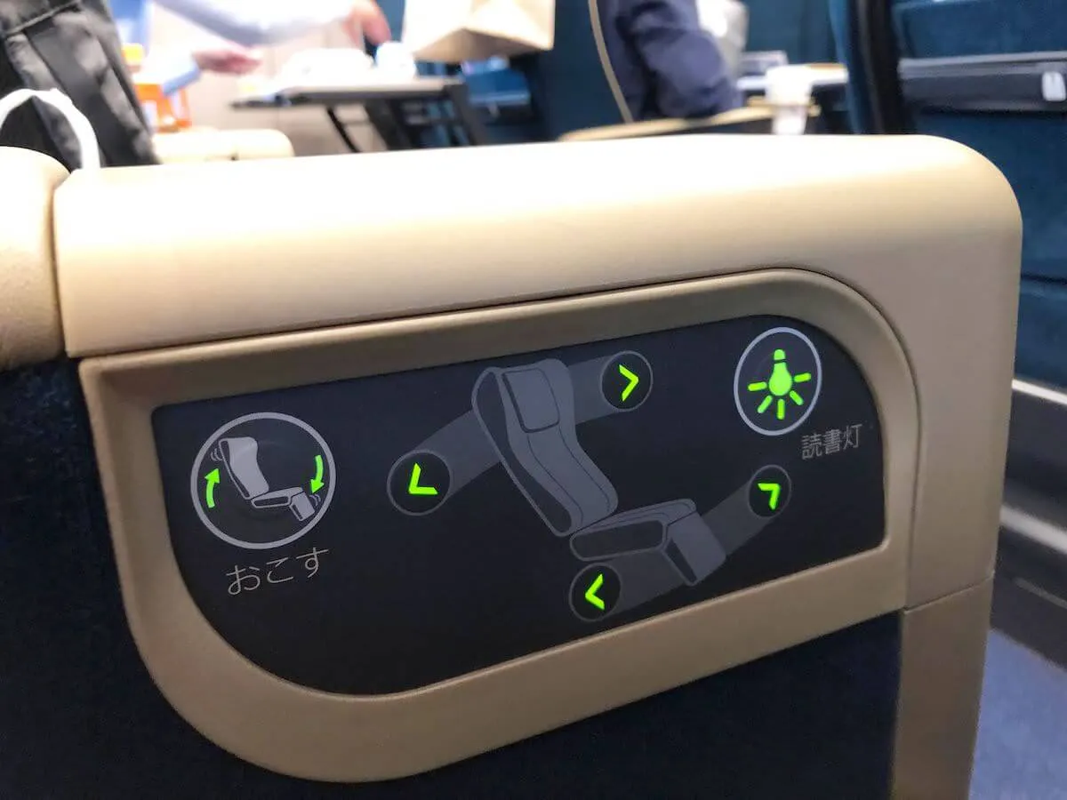 北陸新幹線かがやきのグリーン車の電動リクライニング