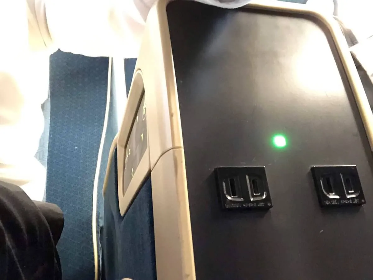 北陸新幹線かがやきのグリーン車の電源