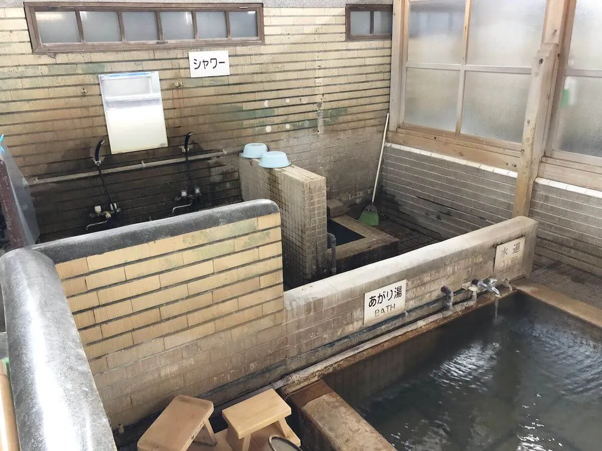 sunayu17.jpg 砂湯に着替える場所