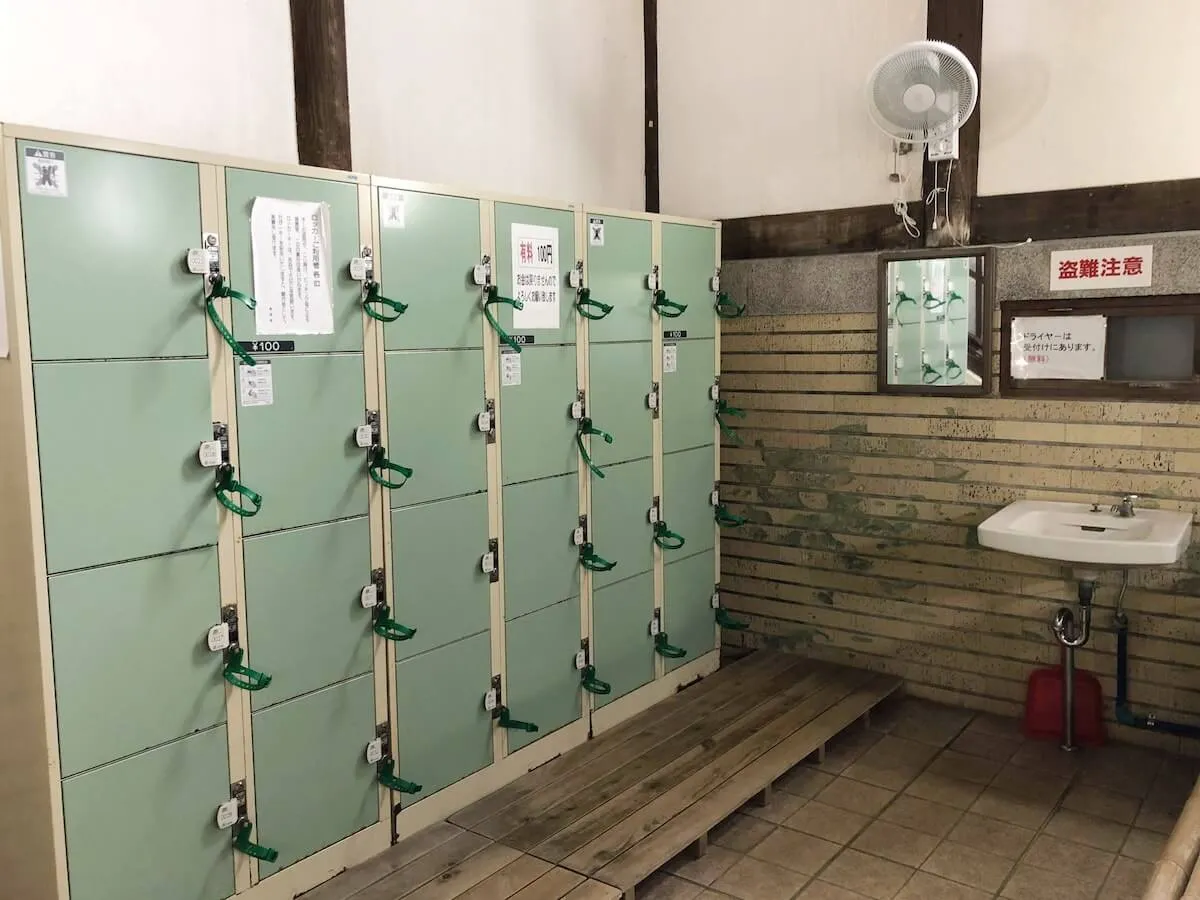 sunayu19.jpg 竹瓦温泉のコインロッカー