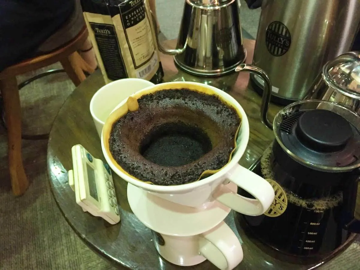 タリーズコーヒースクールでコーヒーが落ちきった写真