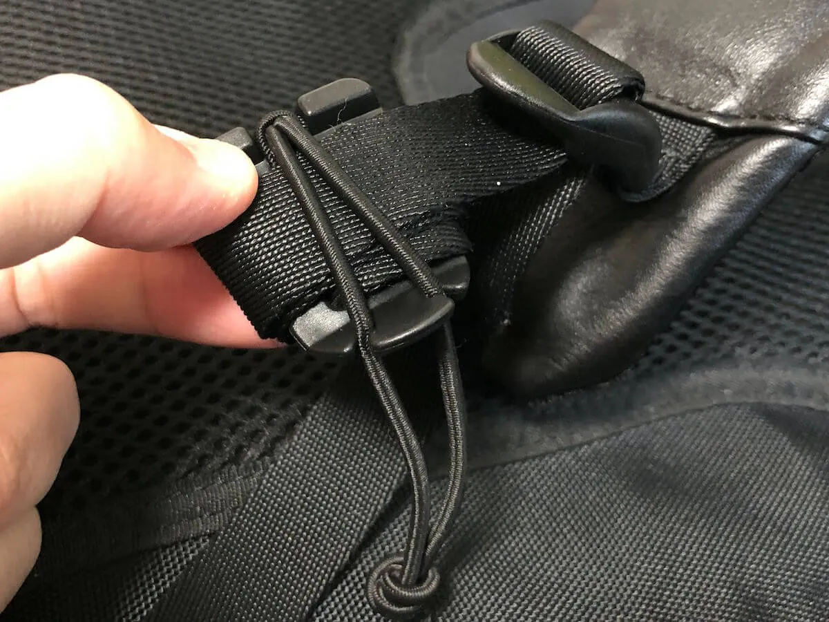 ウェブドミネーターをゴムで固定する