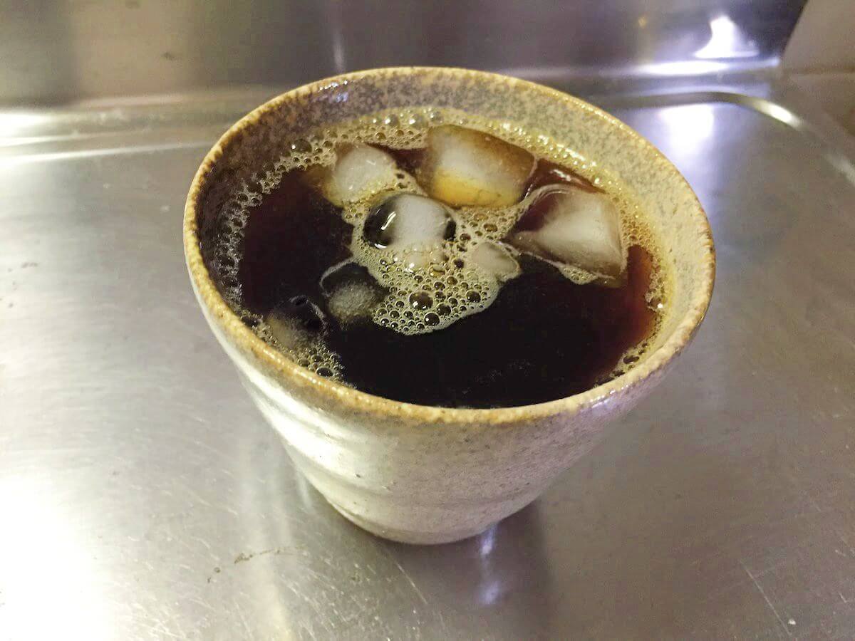 氷が溶けたアイスコーヒー