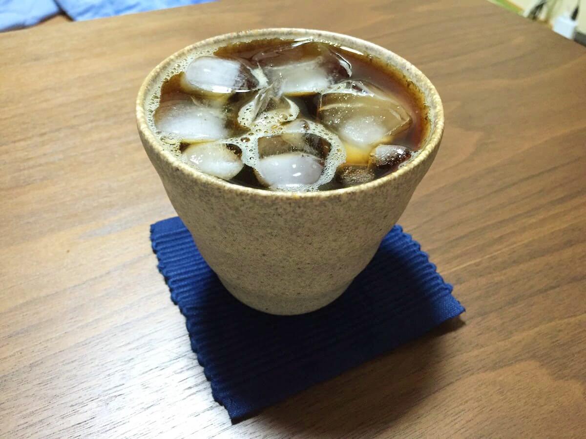 氷で満たされたアイスコーヒー