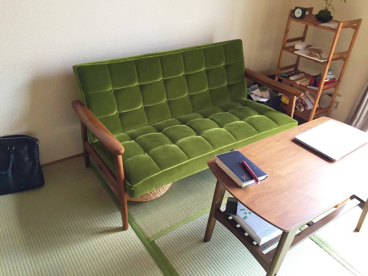 カリモク60モケットグリーンのソファは和室に合う。買って大満足です 