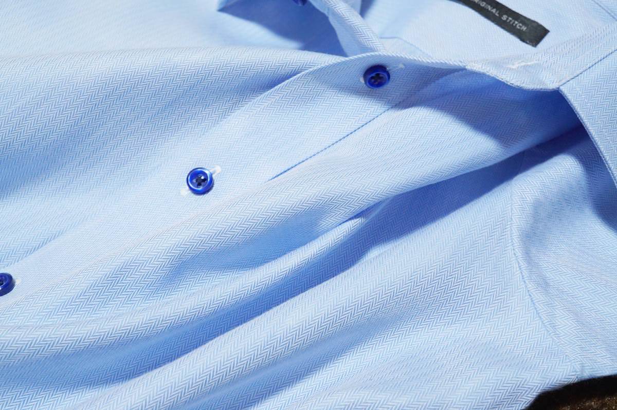 Arrowhead Blueの青シャツ