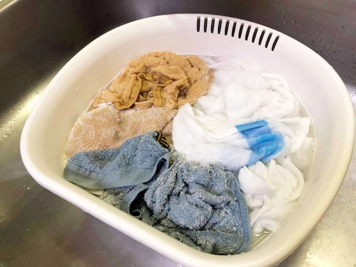 漂白剤で洗うタオル
