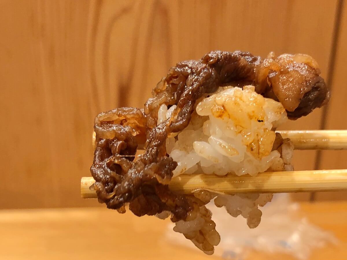 butasute6.JPG 豚捨の上牛丼の接写
